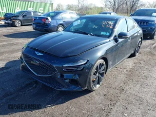 2023 Genesis G70 2.0T z VIN KMTG34TA8PU110168, wystawiony jako IAAI lot #41924246 z przebiegiem 117 927 mil mil oraz . Historia ofert i sprzedaży dostępna na DreamBid. Obrazek 2.