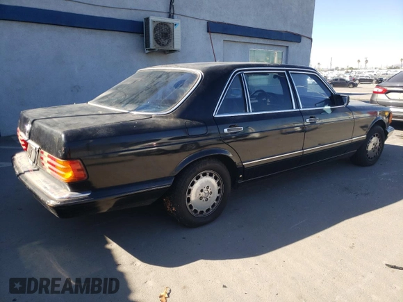 1989 Mercedes-Benz 560 with VIN WDBCA39E0KA446817, listed as a Copart auction lot 81615244 with 270,136 mi miles and Salvage Title. Bid and sale history available at DreamBid. Image 3.