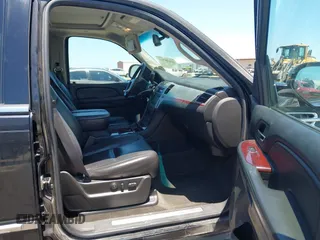 2007 Cadillac Escalade with VIN 1GYFK63897R254394, listed as a IAAI auction lot 42438713 with 199,794 mi miles and . Bid and sale history available at DreamBid. Image 5.