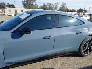 2024 Audi RS e-tron GT z VIN WAUBHBFWXR7901127, wystawiony jako IAAI lot #41220023 z przebiegiem 3414 mil mil oraz . Historia ofert i sprzedaży dostępna na DreamBid. Obrazek 15.