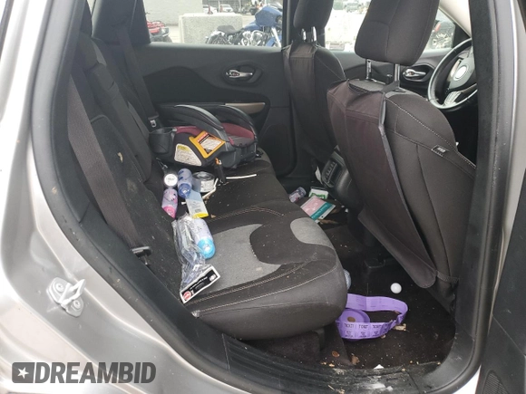 2018 Jeep Cherokee Latitude Tech Connect z VIN 1C4PJLCB7JD557234, wystawiony jako Copart lot #50689405 z przebiegiem 85 973 mil mil oraz Nie do naprawy • Non repairable. Historia ofert i sprzedaży dostępna na DreamBid. Obrazek 12.