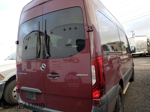 2022 Mercedes-Benz Sprinter with VIN W1Z4DFHY9NT090071, listed as a Copart auction lot 80545164 with 32,695 mi miles and Salvage Title. Bid and sale history available at DreamBid. Image 3.