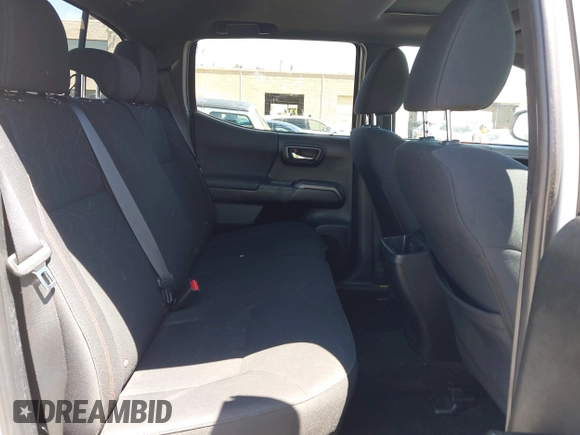 2017 Toyota Tacoma SR5 z VIN 3TMCZ5AN7HM095515, wystawiony jako IAAI lot #42150909 z przebiegiem 70 603 mil mil oraz . Historia ofert i sprzedaży dostępna na DreamBid. Obrazek 8.