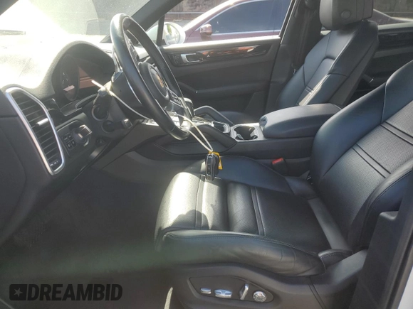 2021 Porsche Cayenne with VIN WP1AA2AYXMDA00148, listed as a Copart auction lot 52647565 with 27,977 mi miles and Salvage title. Bid and sale history available at DreamBid. Image 7.