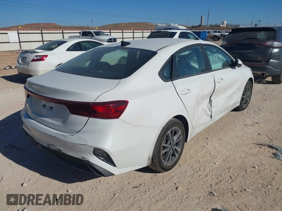 2022 Kia Forte LXS z VIN 3KPF24AD7NE479402, wystawiony jako IAAI lot #41629995 z przebiegiem 54 864 mil mil oraz . Historia ofert i sprzedaży dostępna na DreamBid. Obrazek 4.