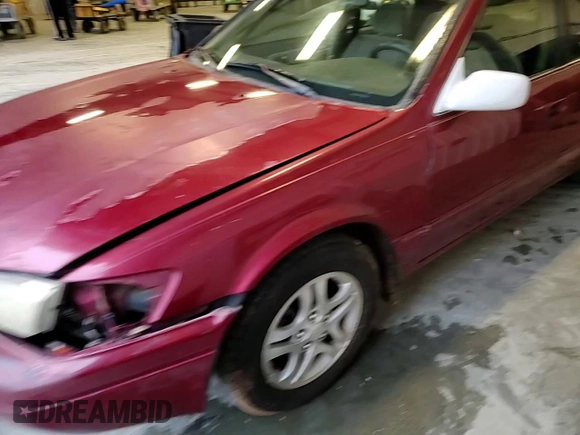 1997 Toyota Camry LE z VIN 4T1BG22K1VU033230, wystawiony jako Copart lot #52619265 z przebiegiem 301 543 mil mil oraz Szkoda całkowita • Salvage title. Historia ofert i sprzedaży dostępna na DreamBid. Obrazek 11.