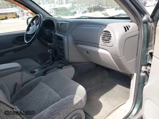 2002 Chevrolet TrailBlazer LS with VIN 1GNDT13S522426504, listed as a IAAI auction lot 41773338 with 260,444 mi miles. Bid and sale history available at carsss.com. Image 5.