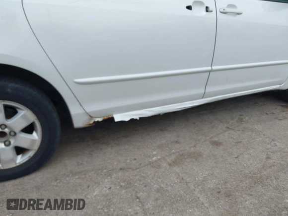 2004 Toyota Sienna XLE with VIN 5TDZA22C04S095332, listed as a IAAI auction lot 42146995 with 200,072 mi miles. Bid and sale history available at carsss.com. Image 6.