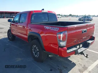 2021 Toyota Tacoma SR z VIN 5TFCZ5AN8MX247421, wystawiony jako IAAI lot #42147910 z przebiegiem 94 467 mil mil oraz . Historia ofert i sprzedaży dostępna na DreamBid. Obrazek 3.