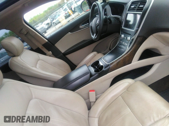 2017 Lincoln MKX Reserve z VIN 2LMPJ8LR3HBL26227, wystawiony jako IAAI lot #41921086 z przebiegiem 131 815 mil mil oraz . Historia ofert i sprzedaży dostępna na DreamBid. Obrazek 5.