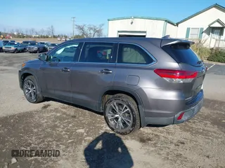 2019 Toyota Highlander LE with VIN 5TDBZRFH0KS960077, listed as a IAAI auction lot 41222178 with 125,800 mi miles and . Bid and sale history available at DreamBid. Image 3.