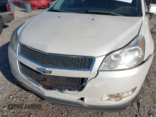 2011 Chevrolet Traverse 1LT z VIN 1GNKRGED8BJ378252, wystawiony jako IAAI lot #42055050 z przebiegiem 232 840 mil mil oraz . Historia ofert i sprzedaży dostępna na DreamBid. Obrazek 6.