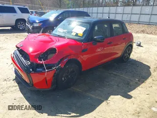 2024 MINI Hardtop 4 Door Cooper Classic with VIN WMW33DK00R2V40133, listed as a IAAI auction lot 41801763 with 9,607 mi miles and . Bid and sale history available at DreamBid. Image 18.