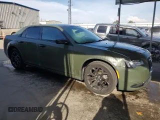 2019 Chrysler 300 with VIN 2C3CCAGGXKH542707, listed as a Copart auction lot 53305045 with 111,657 mi miles and Clean Title. Bid and sale history available at carsss.com. Image 4.