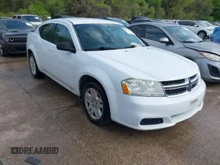 2014 Dodge Avenger SE z VIN 1C3CDZAB2EN174348, wystawiony jako IAAI lot #41923689 z przebiegiem 136 576 mil mil oraz . Historia ofert i sprzedaży dostępna na DreamBid. Obrazek 1.