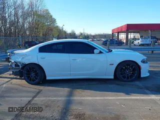2020 Dodge Charger Scat Pack Widebody z VIN 2C3CDXGJ3LH244092, wystawiony jako IAAI lot #41828294 z przebiegiem 107 568 mil mil oraz . Historia ofert i sprzedaży dostępna na DreamBid. Obrazek 14.