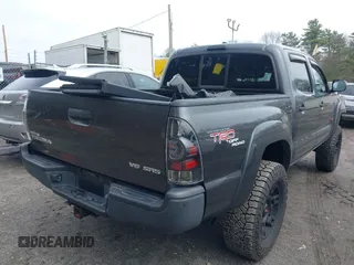 2011 Toyota Tacoma with VIN 3TMLU4EN1BM067901, listed as a IAAI auction lot 42043408 with 186,499 mi miles and . Bid and sale history available at carsss.com. Image 4.