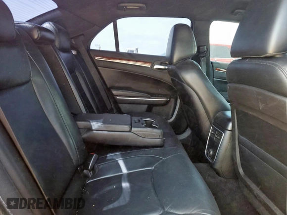 2013 Chrysler 300 z VIN 2C3CCAAG1DH568995, wystawiony jako Copart lot #56278975 z przebiegiem 133 201 mil mil oraz Szkoda całkowita • Salvage title. Historia ofert i sprzedaży dostępna na DreamBid. Obrazek 10.