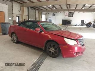 2010 Chrysler Sebring Touring z VIN 1C3BC5ED3AN202087, wystawiony jako IAAI lot #42691353 z przebiegiem 245 479 mil mil oraz . Historia ofert i sprzedaży dostępna na DreamBid. Obrazek 1.