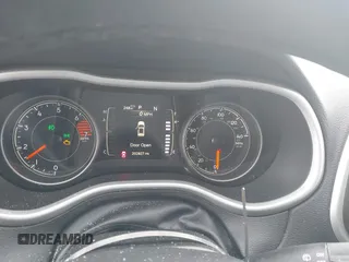 2018 Jeep Cherokee Latitude Plus z VIN 1C4PJMLB1JD530195, wystawiony jako IAAI lot #41629474 z przebiegiem 202 827 mil mil oraz . Historia ofert i sprzedaży dostępna na DreamBid. Obrazek 16.