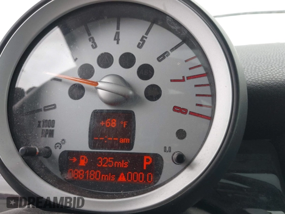 2008 MINI Hardtop z VIN WMWMF33598TT62179, wystawiony jako IAAI lot #42283705 z przebiegiem 88 180 mil mil oraz . Historia ofert i sprzedaży dostępna na DreamBid. Obrazek 7.