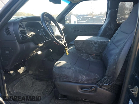 2000 Dodge 2500 z VIN 1B7KF23W9YJ179230, wystawiony jako Copart lot #83255064 z przebiegiem 156 756 mil mil oraz Czysty tytuł • Clean title. Historia ofert i sprzedaży dostępna na DreamBid. Obrazek 7.