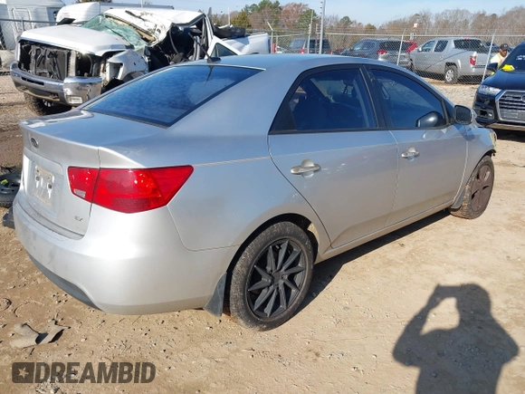 2010 Kia Forte EX z VIN KNAFU4A24A5862810, wystawiony jako IAAI lot #41141468 z przebiegiem 267 768 mil mil oraz . Historia ofert i sprzedaży dostępna na DreamBid. Obrazek 4.