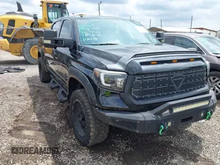 2017 Toyota Tundra SR5 z VIN 5TFEM5F18HX118856, wystawiony jako IAAI lot #42110468 z przebiegiem 83 122 mil mil oraz . Historia ofert i sprzedaży dostępna na DreamBid. Obrazek 1.