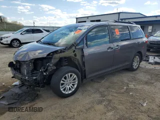 2017 Toyota Sienna XLE Auto Access Seat z VIN 5TDYZ3DC2HS773138, wystawiony jako Copart lot #55620215 z przebiegiem 212 939 mil mil oraz Tytuł czysty. Historia ofert i sprzedaży dostępna na DreamBid. Obrazek 1.