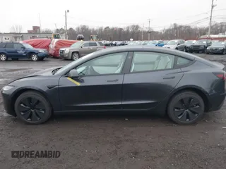 2024 Tesla Model 3 z VIN 5YJ3E1EA9RF858829, wystawiony jako IAAI lot #41160315 z przebiegiem 2 994 mil mil oraz . Historia ofert i sprzedaży dostępna na DreamBid. Obrazek 14.