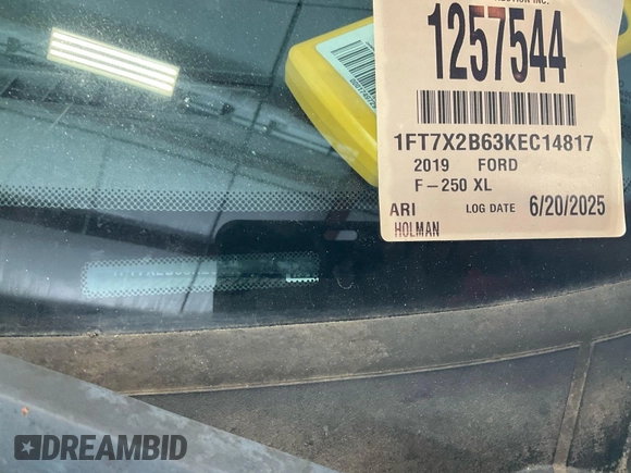 2019 Ford F-250 XL z VIN 1FT7X2B63KEC14817, wystawiony jako IAAI lot #42639323 z przebiegiem 173 427 mil mil oraz . Historia ofert i sprzedaży dostępna na DreamBid. Obrazek 13.