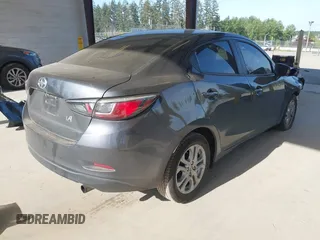 2016 Scion iA z VIN 3MYDLBZV4GY103085, wystawiony jako IAAI lot #42224286 z przebiegiem 90 786 mil mil oraz . Historia ofert i sprzedaży dostępna na DreamBid. Obrazek 4.