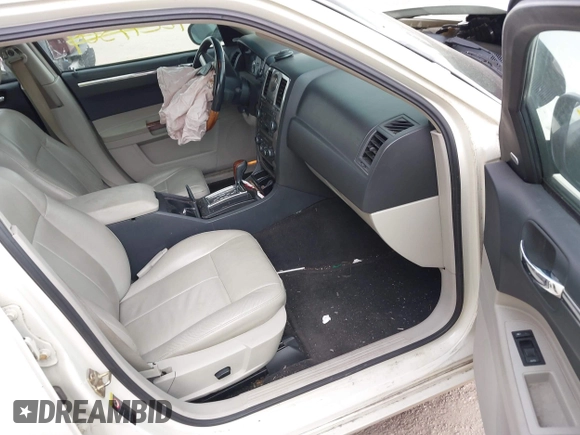 2005 Chrysler 300 Touring z VIN 2C3AA53G95H547489, wystawiony jako IAAI lot #42247825 z przebiegiem 189 694 mil mil oraz . Historia ofert i sprzedaży dostępna na DreamBid. Obrazek 5.