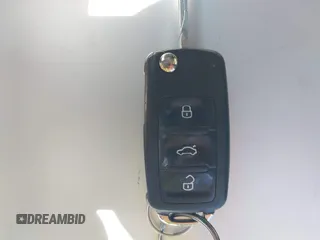 2019 Volkswagen Passat Wolfsburg Edition z VIN 1VWLA7A36KC008789, wystawiony jako IAAI lot #42293081 z przebiegiem 79 354 mil mil oraz . Historia ofert i sprzedaży dostępna na DreamBid. Obrazek 11.