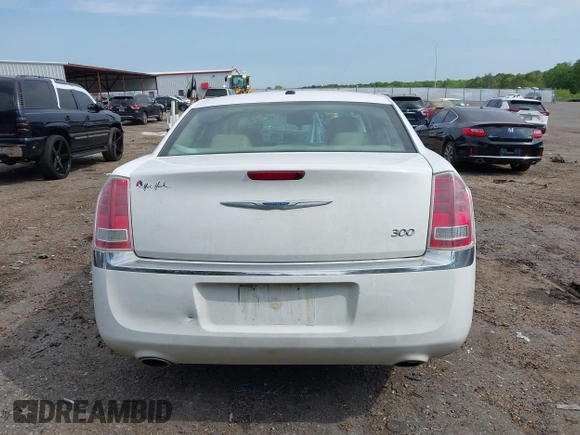 2014 Chrysler 300 z VIN 2C3CCAAG0EH157055, wystawiony jako IAAI lot #42039052 z przebiegiem 197 788 mil mil oraz . Historia ofert i sprzedaży dostępna na DreamBid. Obrazek 17.