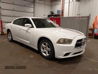 2013 Dodge Charger SE z VIN 2C3CDXBG7DH625408, wystawiony jako IAAI lot #42422609 z przebiegiem 235 895 mil mil oraz . Historia ofert i sprzedaży dostępna na DreamBid. Obrazek 1.