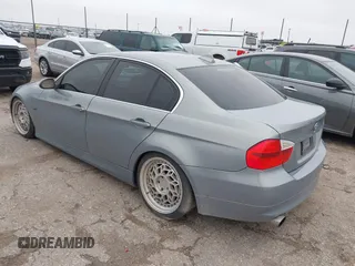 2006 BMW 3 Series 330i с VIN WBAVB33536AZ86729, выставлен на аукционе IAAI как лот 42129225 с пробегом 196 391 миль миль и . История ставок и продаж доступна на DreamBid. Изображение 3.