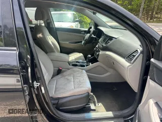 2016 Hyundai Tucson SE z VIN KM8J3CA43GU145854, wystawiony jako Copart lot #59172555 z przebiegiem 221 398 mil mil oraz Czysty tytuł • Clean title. Historia ofert i sprzedaży dostępna na DreamBid. Obrazek 5.