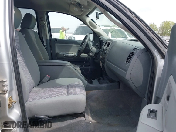2007 Dodge Dakota SLT with VIN 1D7HE48KX7S122712, listed as a IAAI auction lot 41888864 with 114,384 mi miles and . Bid and sale history available at carsss.com. Image 5.