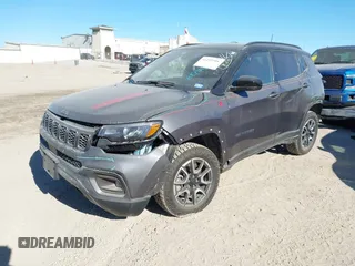 2024 Jeep Compass Trailhawk with VIN 3C4NJDDN4RT135384, listed as a IAAI auction lot 41251948 with 6,981 mi miles and . Bid and sale history available at DreamBid. Image 18.