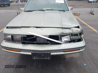 1987 Oldsmobile Cutlass Ciera z VIN 2G3AJ51W9H9378093, wystawiony jako IAAI lot #42080335 z przebiegiem 54 504 mil mil oraz . Historia ofert i sprzedaży dostępna na DreamBid. Obrazek 6.