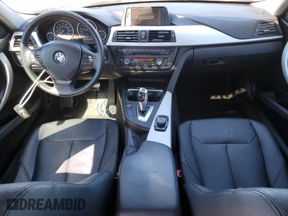 2012 BMW 3 Series 328i z VIN WBA3A5G57CNP16441, wystawiony jako Copart lot #49571245 z przebiegiem 140 245 mil mil oraz Szkoda całkowita • Salvage title. Historia ofert i sprzedaży dostępna na DreamBid. Obrazek 8.