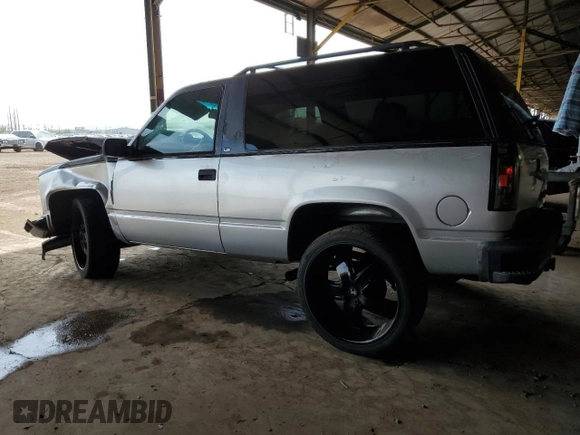 1998 Chevrolet Tahoe with VIN 3GNEC18R3WG122904, listed as a Copart auction lot 57752554 with 229,646 mi miles and Salvage title. Bid and sale history available at DreamBid. Image 2.
