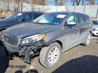 2016 Kia Sorento LX with VIN 5XYPGDA39GG061748, listed as a IAAI auction lot 41720011 with 124,084 mi miles. Bid and sale history available at carsss.com. Image 2.