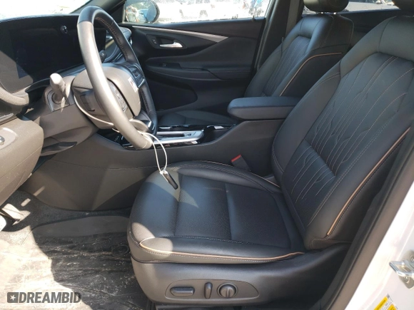 2024 Buick Envista Avenir with VIN KL47LCE25RB066623, listed as a Copart auction lot 68018374 with 6,624 mi miles and Salvage Title. Bid and sale history available at carsss.com. Image 7.