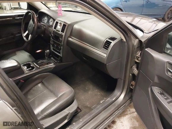 2008 Chrysler 300 Touring with VIN 2C3KA53G18H180306, listed as a IAAI auction lot 41514398 with 204,535 mi miles. Bid and sale history available at carsss.com. Image 5.