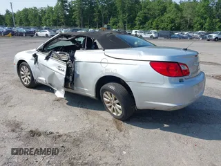 2010 Chrysler Sebring Touring z VIN 1C3BC5ED9AN201946, wystawiony jako IAAI lot #42430012 z przebiegiem 125 672 mil mil oraz . Historia ofert i sprzedaży dostępna na DreamBid. Obrazek 3.