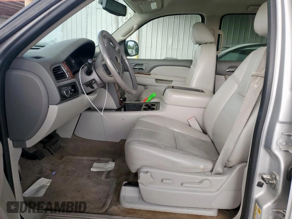 2011 Chevrolet Avalanche LT with VIN 3GNMCFE09BG408510, listed as a Copart auction lot 56491635 with 220,015 mi miles and Clean title. Bid and sale history available at DreamBid. Image 7.