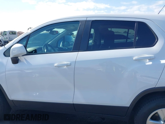 2019 Chevrolet Trax LS with VIN 3GNCJNSB9KL357213, listed as a IAAI auction lot 41437858 with 74,589 mi miles. Bid and sale history available at carsss.com. Image 14.