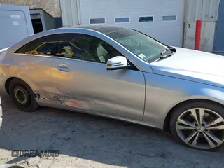2014 Mercedes-Benz E-Class E 350 with VIN WDDKJ8JB2EF237510, listed as a IAAI auction lot 42122701 with 137,649 mi miles. Bid and sale history available at carsss.com. Image 14.